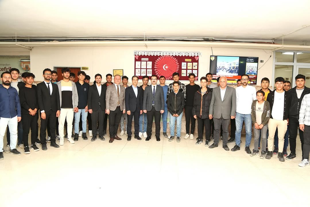 Kaymakamımız Harun Reşit HAN, Harran Borsa İstanbul Anadolu Lisesinde düzenlenen iftar programına katıldı.
